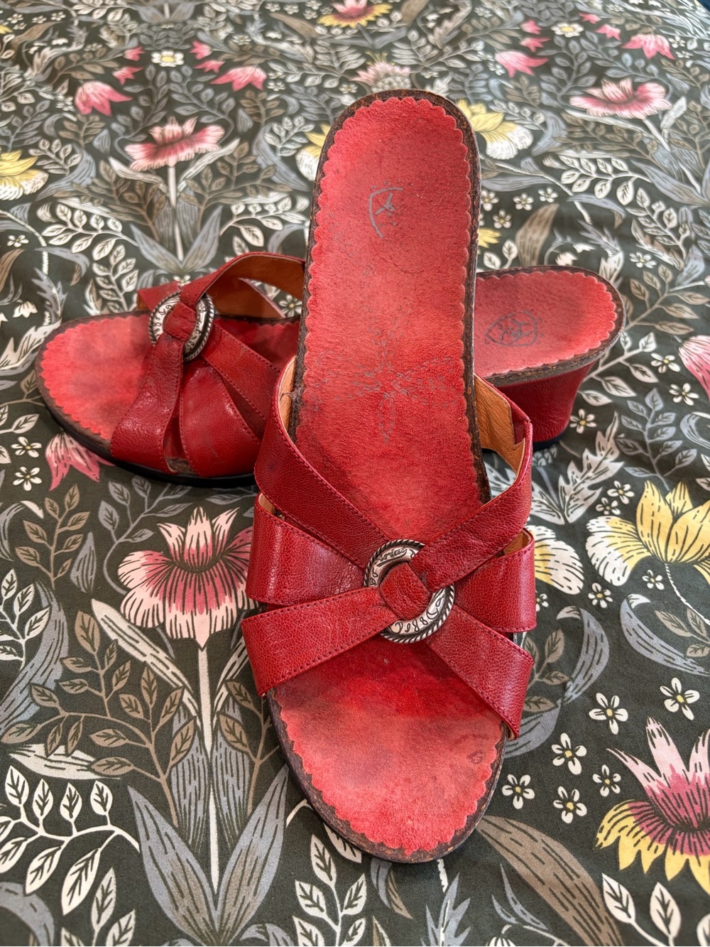 Red Women's Slip-On Heeled Sandals with Decorative Ring